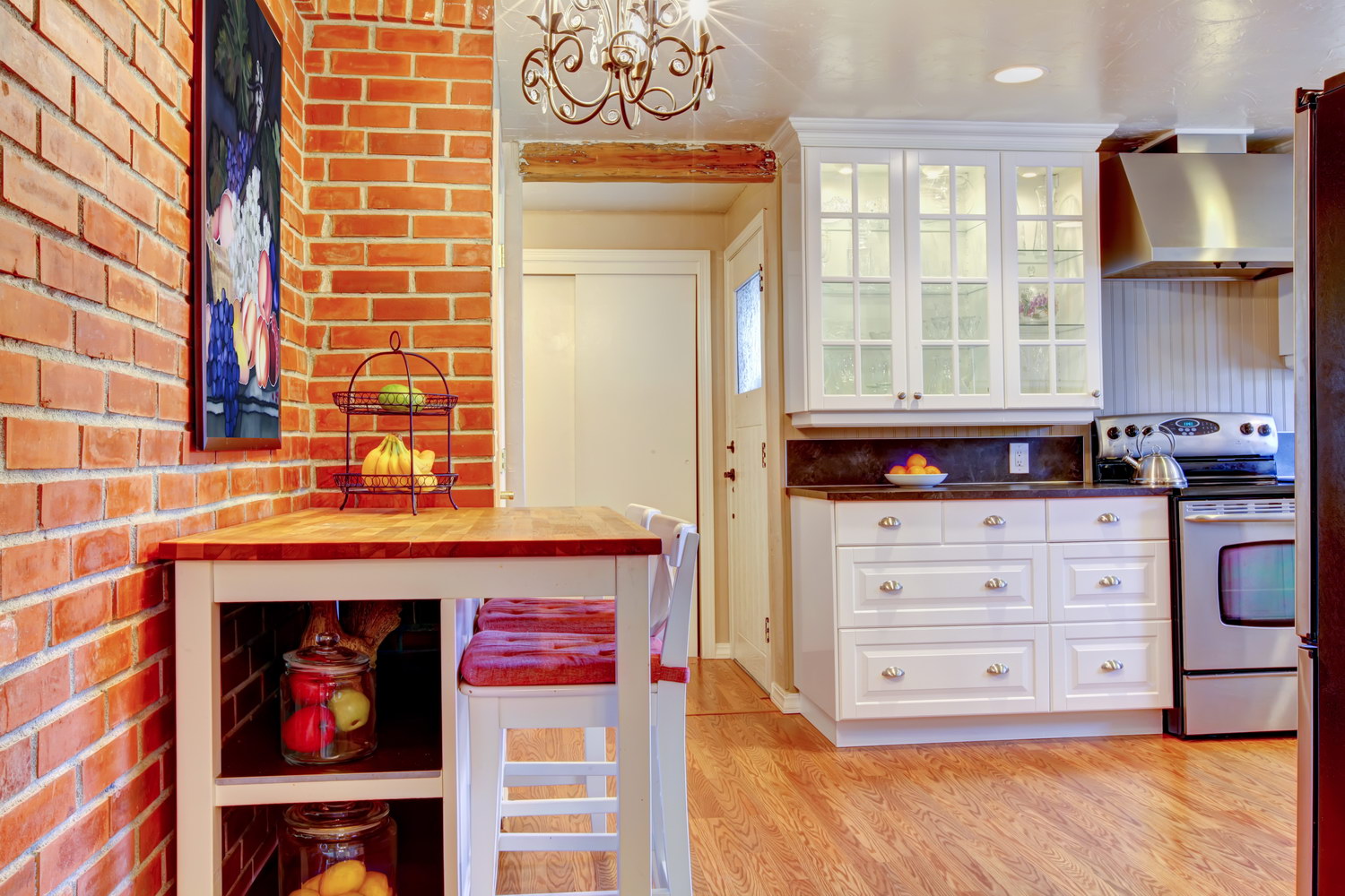 DIY Kitchen Finishing: Best Materials for Walls and Surfaces