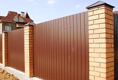DIY corrugated metal fence