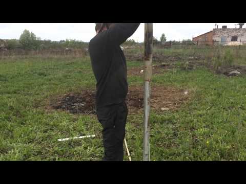 Как легко забить столбы забора. Базука)))