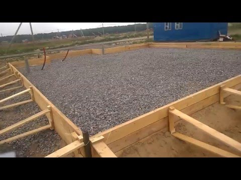 Фундамент монолитная плита. Подушка и опалубка.