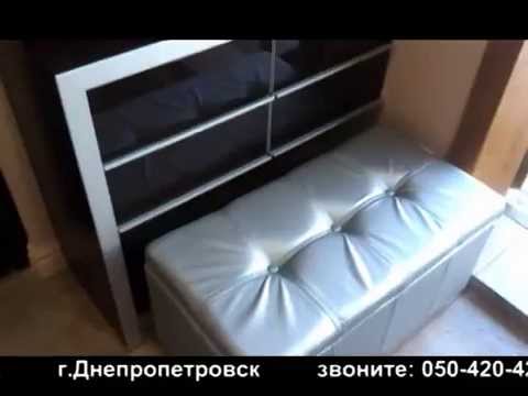 Красивая современная прихожая: встроенный шкаф-купе+комод+полка